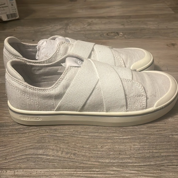 Keen Sneakers
Excellent condition, worn a few times - Picture 3 of 7